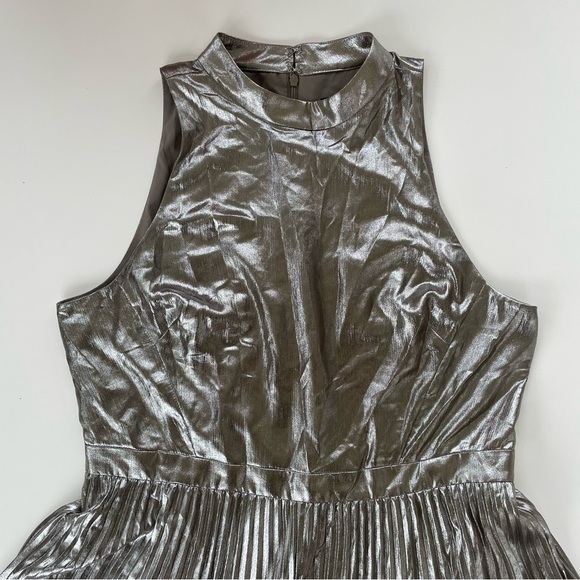 Ann Taylor Silver Bronze Sleeveless Pleated Accordion Chiffon Dress Size 12P NWT - Picture 4 of 10